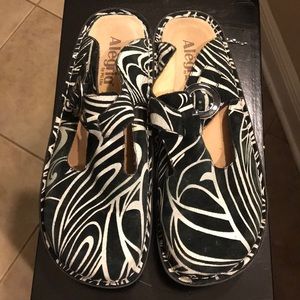Alegria mules